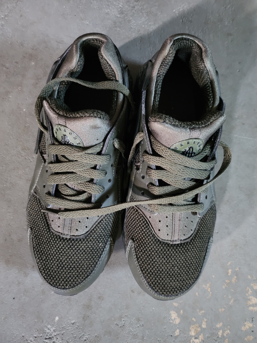 Kids NIKE HURACHES Mesh Trainer in Olive Green